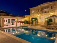 Luxury Villa Aurelia - Bed and Breakfast Pégeia