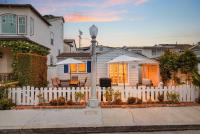 Charming Balboa Island Cottage with Al Fresco Patio, Fire Pit, BBQ & Parking - B&B Newport Beach