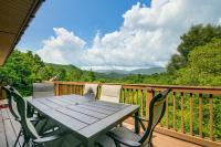 Hot Tub & Mtn Views: Beautiful Bryson City Home - Bed and Breakfast Bryson City