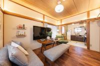 Modern duplex with wood and tatami mats,Maximum 6 people, families with children welcome, Disney, Asakusa, Tokyo, Quiet residential street - Chambres d'hôtes Tokyo