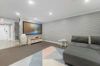 Ortega Duplex Unit w Theater, Kayaks & EV Charger - Chambres d'hôtes Jacksonville