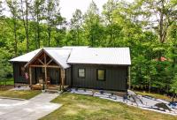 Creekside Cabin, 2 Masters, Bunkbed, Kid & Pet Friendly, Hottub, Zipline, Games, & Multiple Fireplaces - B&B Ellijay
