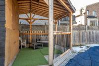 Luxury 2BR Suite King Bed, Fireplace & Parking - B&B Vaughan