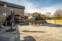 Luxury 2BR Suite King Bed, Fireplace & Parking - B&B Vaughan