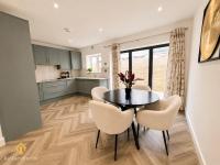 Charming 2 Bedroom House in Catford! - Chambres d'hôtes Lasham