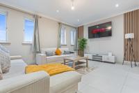 Spacious 6 Bedroom House Sleeps 12 near M6, NEC, HS2 and Birmingham Airport - Chambres d'hôtes Birmingham