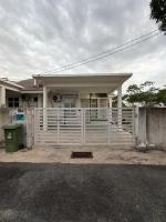 Homestay Taman Tiara Paka Bedroom-3 Aircond-3 Unify-Netflix Coway 8-Person - Chambres d'hôtes Paka