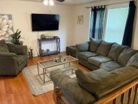 Spacious 4BR - 10 Min to Uptown - Yard - Pets OK - B&B Charlotte