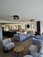 Les Terrasses de Laloux - 14 personnes - entièrement climatisé - piscine - B&B Rochefort