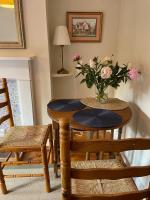 Historic Cottage in Heart of Farnham nr the Castle - Chambres d'hôtes Farnham