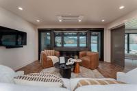 Lakefront Condo B2 Pool in Wapato Point Chelan - B&B Manson