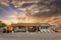 INTRVL Wellness House, Stargazing, Fire Pit and Desert Views - B&B Joshua Tree