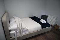 Two Bedroom Apartment near Gatwick Airport - B&B Horley