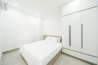 Two-Bedroom Apartment with Bathtub and Kitchenette
