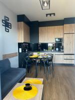 Apartament No82 Yellow Holiday Home Zator - B&B Zator