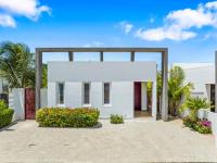Modern 3BR Villa with Private Pool, Backyard and BBQ - Bed and Breakfast Noord