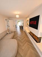 Brand New 3 Bedroom House - Bed and Breakfast Birmingham