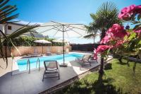 Filipovic Apartments with Pool - Bed and Breakfast Biograd na Moru