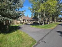 Tipsy Turtle- 4BD Running Y Home - Bed and Breakfast Terminal City