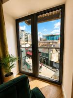 Central 2BR City Flat with Balcony, Near Stadium - B&B Cardiff