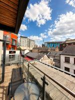 Central 2BR City Flat with Balcony, Near Stadium - B&B Cardiff
