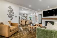 Luxury Designer Suite 2BR with Sunroom - B&B Boston
