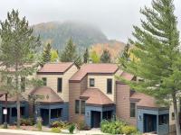 Cozy Townhome at Lutsen Mtn - Ski-in, Ski-out, Pool, Hot Tub, Fitness Center, resort amenities galore! - B&B Lutsen