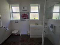 3 bed 2 bath home, 10 min walk to train & shops - B&B Auckland