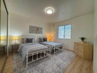 2 Bedroom Apt 5 minutes from Rodeo Dr Walk to Restaurants and Markets - B&B Los Angeles