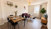 Zentrale Ferienwohnung mit Boxspringbetten, Wifi, Smart TV, Balkon, Self Check-in - B&B Halberstadt
