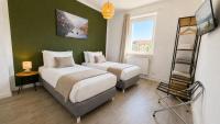 Zentrumsnahe Wohnung mit bequemen Boxspringbetten, augestattete Küche, Balkon, Self Check-in, Wifi - Chambres d'hôtes Halberstadt
