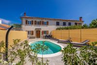 Holiday house SAN LEONARDO with private pool - Chambres d'hôtes Bajčići