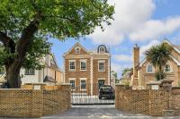 Tudor Villa - A Luxury Riverside Retreat - Sleeps 14 - Chambres d'hôtes East Molesey
