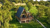 Secluded A-Frame Cabin with Private Hot Tub & Views - IezerVenture - Ferienwohnung Șelari