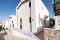Villa Oasis Pool, 5 Min to Sea - Chambres d'hôtes Políkhronon