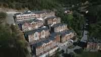 Barthe Holidays I Apartamento Moderno en Arinsal 4PAX a pie de pistas I Balcón con vistas impresionantes al valle y parking I Guineu - B&B Arinsal