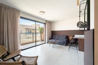 Apartamento de 2 dormitorios con balcón y vistas al mar