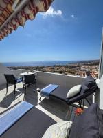 Views, international channels, A-C, pool, bar - Ferienwohnung Adeje