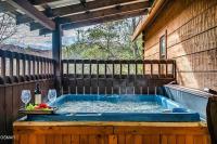 Mountain Escape - Hot Tub - Game Room - Sleeps 8 - B&B Pigeon Forge