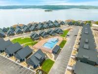 Family Fun · Hot Tub + Kids Slides + Pool · Golf - B&B Hollister