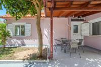 Elliniko Nest a Cozy House for Up to 4 Guests - B&B Athens