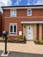 Contractor 3BR House Swindon, Fast WiFi, Sleeps 6, Free Parking, Contractors - Chambres d'hôtes Swindon