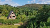 1 Bedroom Cabin with Loch & Mountain Views - Quiet Location between Glencoe & Ben Nevis - B&B Corran