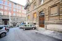 FR25 Holidays and Workstays - B&B Trieste