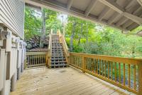Treetop Sunset Deck, 2 Upscale King Bedrooms, Fireplace, Walk to Spa & Trails - B&B Mount Torry Furnace