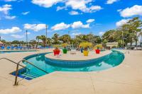 Sunny Coastal Cottage - B&B Myrtle Beach
