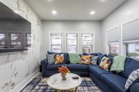 Modern Escape 3BR Apt with Parking - B&B New Rochelle