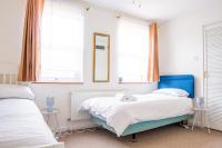 Entire Home , Central location , Free Parking & Wi-Fi - B&B Abbey Wood
