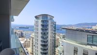 LG Luxury Sky Suite in EuroCity - 19th Floor Views & Pools - Chambres d'hôtes Gibraltar