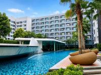 Pool Studio Near BTS Quiet Stay - B&B Phra Khanong